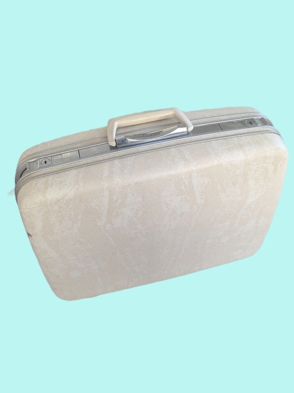 Vintage Samsonite Silhouette White Hardshell Suitcase